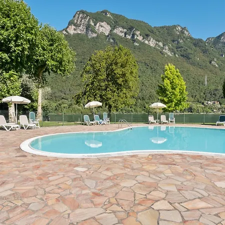 Apartmán Spacious In Idro With Shared Pool *