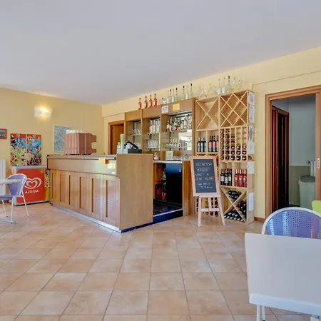 Spacious In Idro With Shared Pool Apartmán Crone
