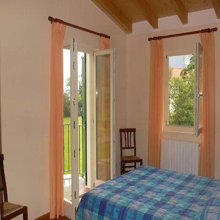 Spacious In Idro With Shared Pool * Crone