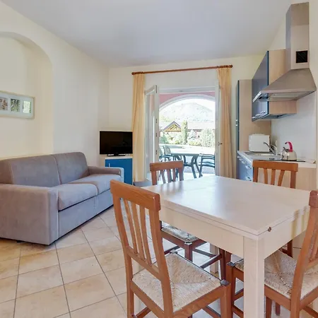 Spacious In Idro With Shared Pool Crone