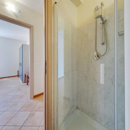 Spacious In Idro With Shared Pool Apartmán *