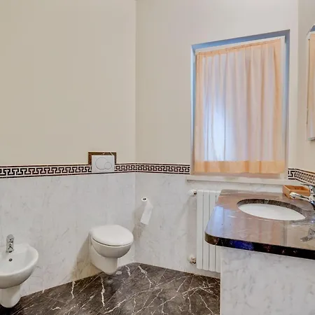 Apartmán Spacious In Idro With Shared Pool *