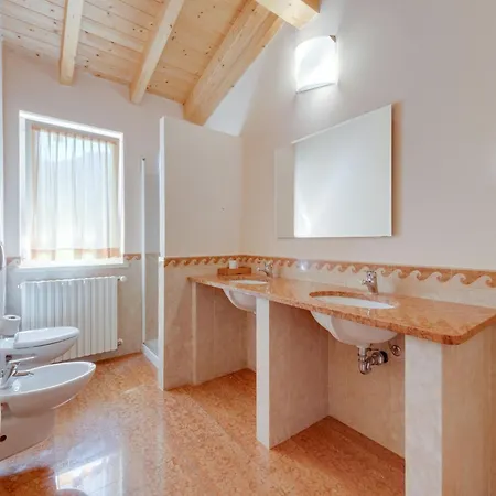 Apartmán Spacious In Idro With Shared Pool Crone