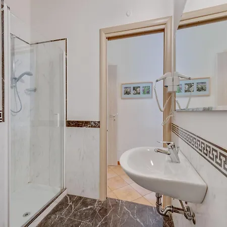 Apartmán Spacious In Idro With Shared Pool Crone