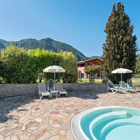 Spacious In Idro With Shared Pool Apartmán