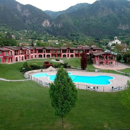 Apartmán Spacious In Idro With Shared Pool *