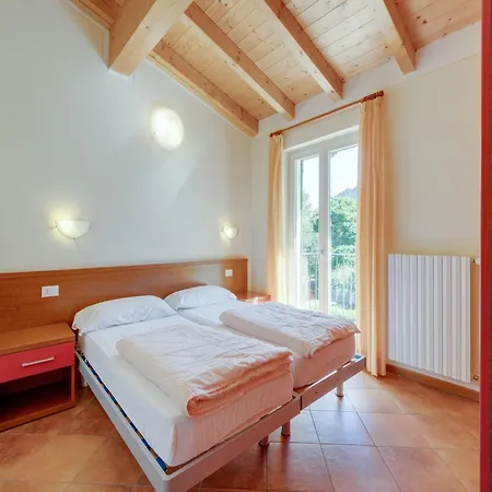Spacious In Idro With Shared Pool * Crone