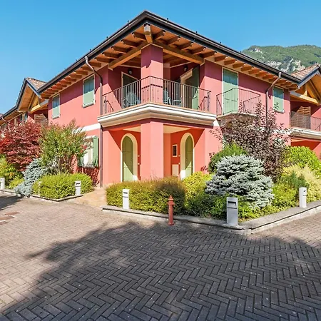 Apartmán Spacious In Idro With Shared Pool