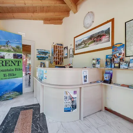 Spacious In Idro With Shared Pool Crone