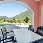 Lägenhet Spacious In Idro With Shared Pool Crone