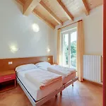 Spacious In Idro With Shared Pool * Crone