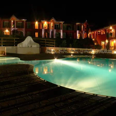 Spacious In Idro With Shared Pool דירה