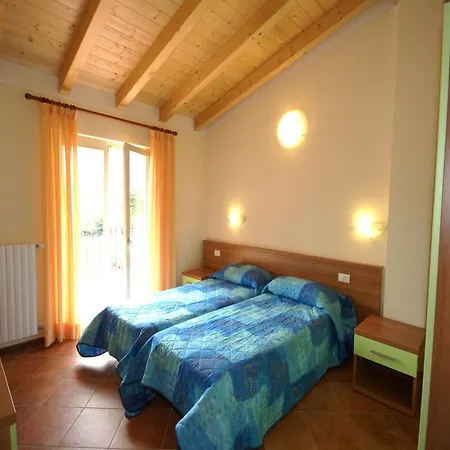 Spacious In Idro With Shared Pool * Crone