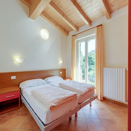 Spacious In Idro With Shared Pool * Crone