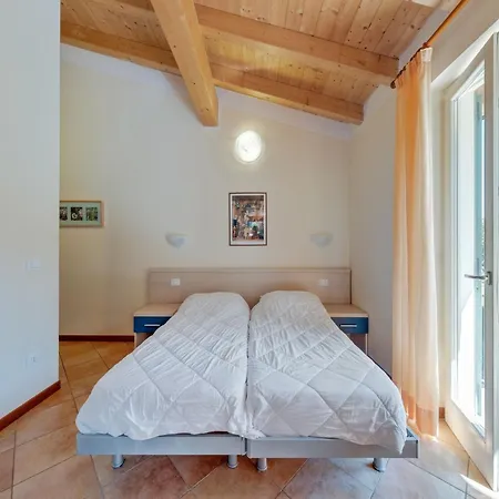 Spacious In Idro With Shared Pool Crone