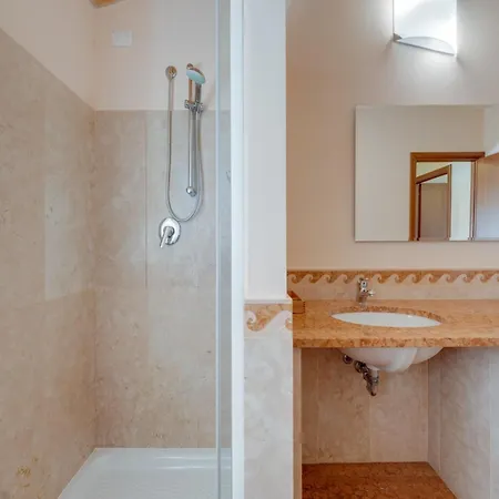 Spacious In Idro With Shared Pool דירה *