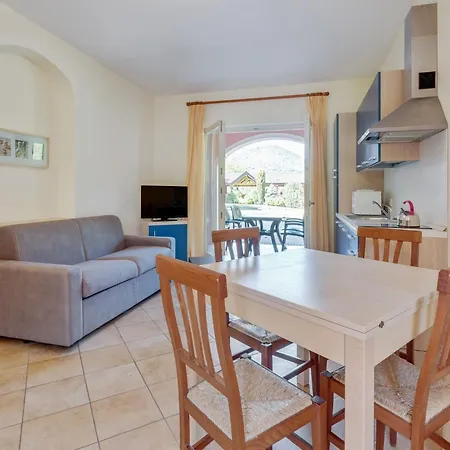 Spacious In Idro With Shared Pool Crone
