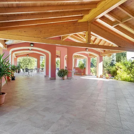 Spacious In Idro With Shared Pool