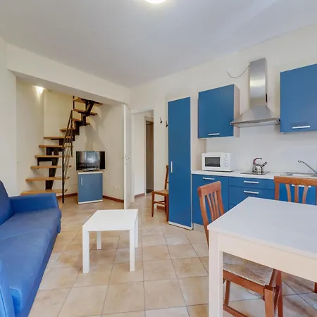 Spacious In Idro With Shared Pool דירה