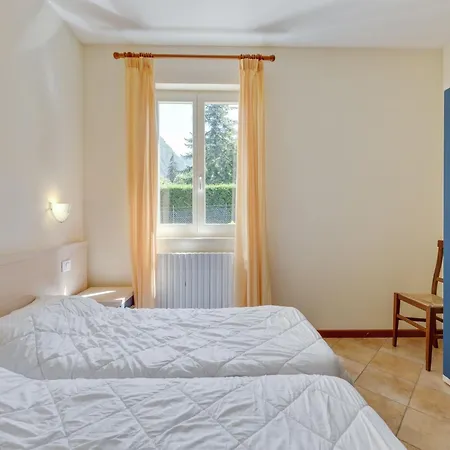 דירה Spacious In Idro With Shared Pool