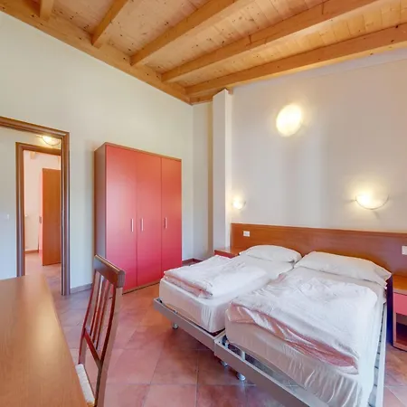 Spacious In Idro With Shared Pool Crone
