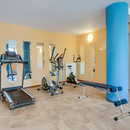 דירה Spacious In Idro With Shared Pool *