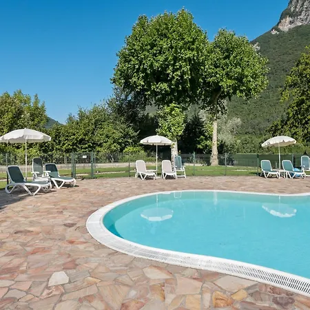דירה Spacious In Idro With Shared Pool Crone