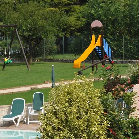 Spacious In Idro With Shared Pool * Crone