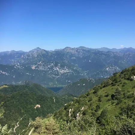 Spacious In Idro With Shared Pool Crone