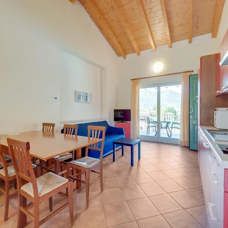Spacious In Idro With Shared Pool Кроне