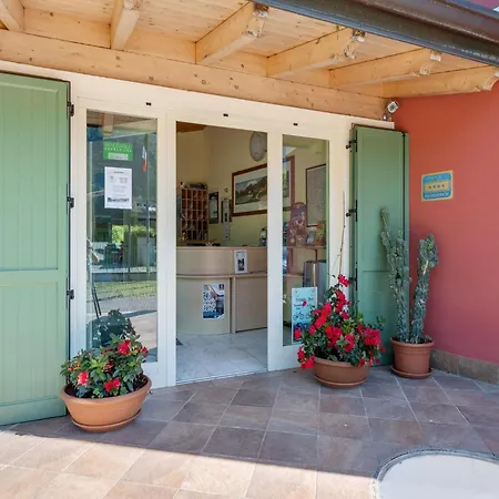 Spacious In Idro With Shared Pool Кроне