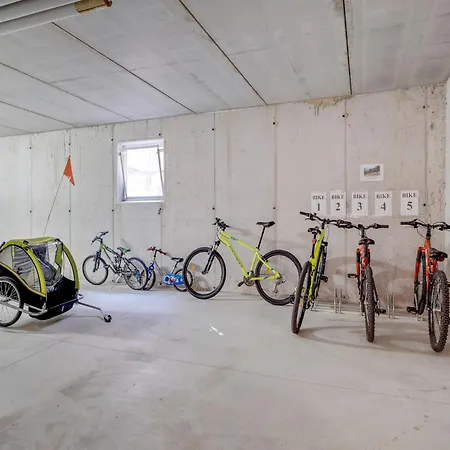 Апартаменты Spacious In Idro With Shared Pool *