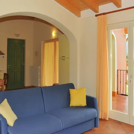Spacious In Idro With Shared Pool Crone