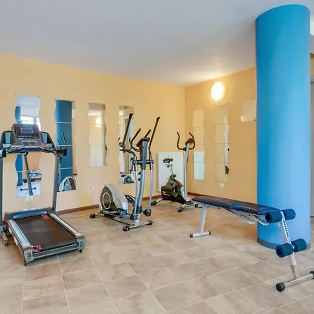 Spacious In Idro With Shared Pool Кроне