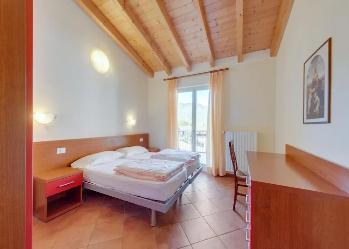 Apartment Spacious In Idro With Shared Pool Crone