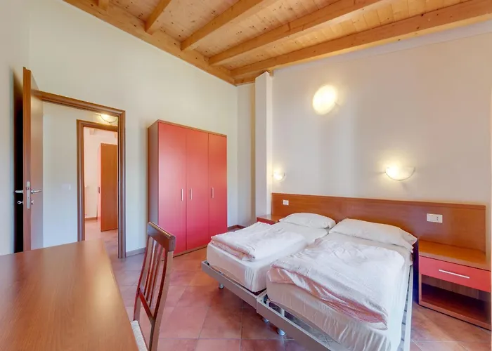 Spacious In Idro With Shared Pool * Crone