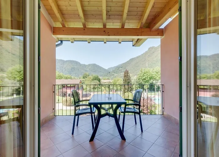 Spacious In Idro With Shared Pool Apartment Crone