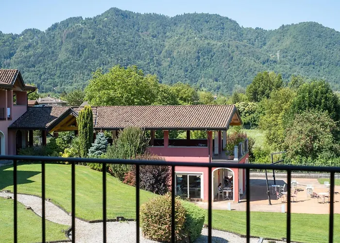 Spacious In Idro With Shared Pool Apartment