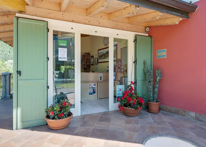 Spacious In Idro With Shared Pool Crone