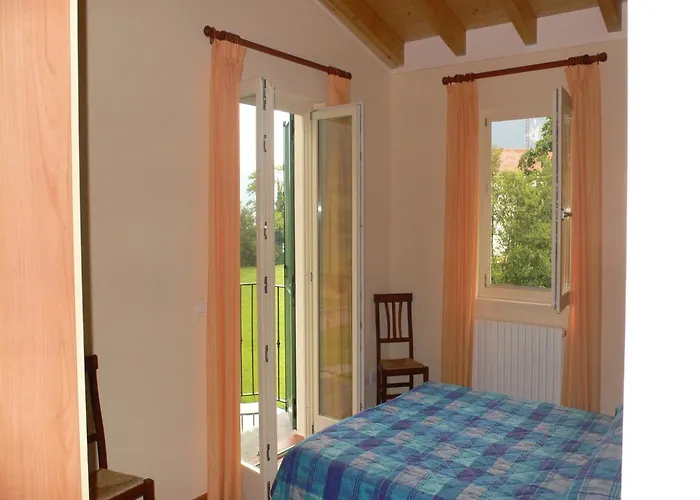Spacious In Idro With Shared Pool * Crone