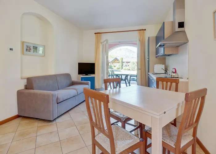 Spacious In Idro With Shared Pool Crone