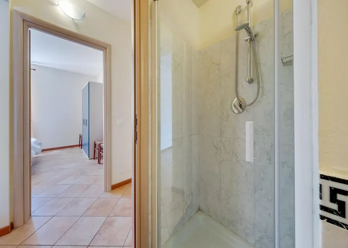 Spacious In Idro With Shared Pool Apartment *