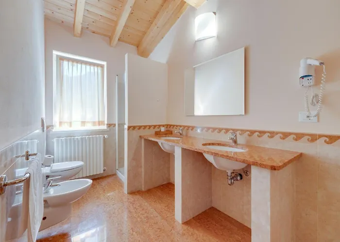 Apartment Spacious In Idro With Shared Pool Crone