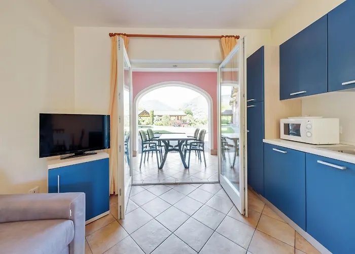 Spacious In Idro With Shared Pool Apartment Crone