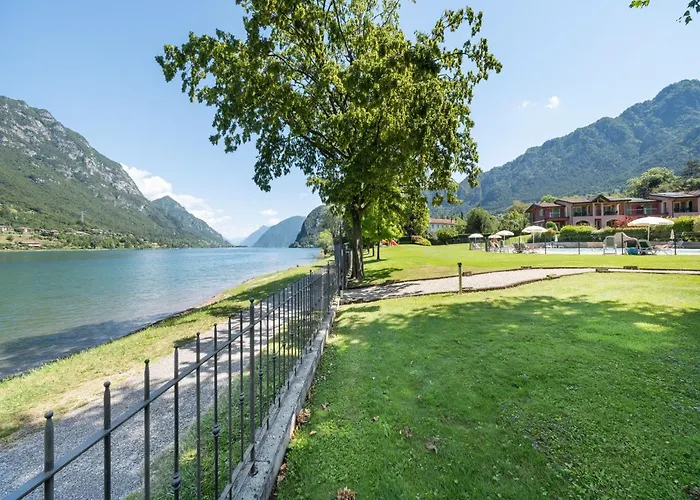 Spacious In Idro With Shared Pool Apartment *