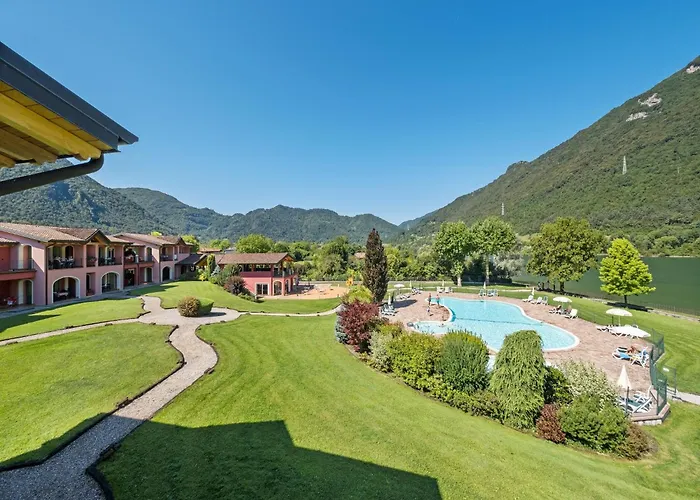 Spacious In Idro With Shared Pool Apartment Crone