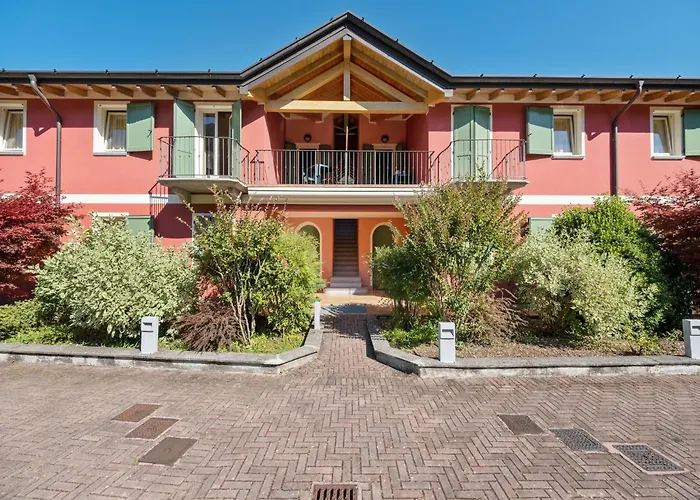 Spacious In Idro With Shared Pool * Crone