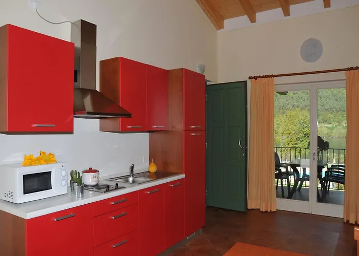 Spacious In Idro With Shared Pool アパート