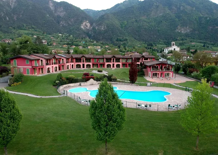 Apartment Spacious In Idro With Shared Pool *