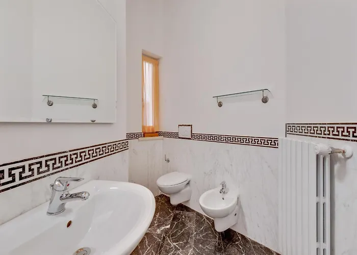 Spacious In Idro With Shared Pool Apartment *